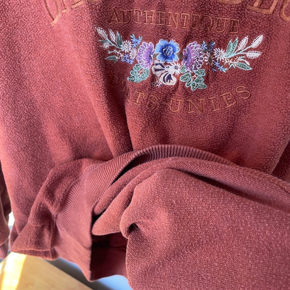 Vintage Embroidered Sweatshirt - Picture 4 of 6